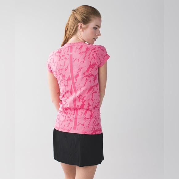 Lululemon Swiftly Tech Short Sleeve Crew in Heathered Bon Bon Size 12 - Picture 2 of 7